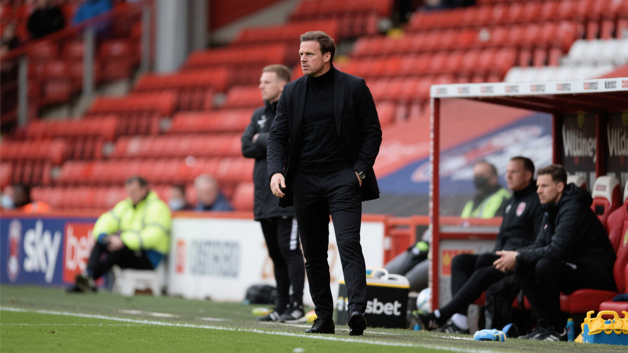 从教练席到机场岗位:斯旺西前主帅威廉姆斯另辟新路 作为一名前英冠球队教头,威廉姆斯本应是众多豪门球队