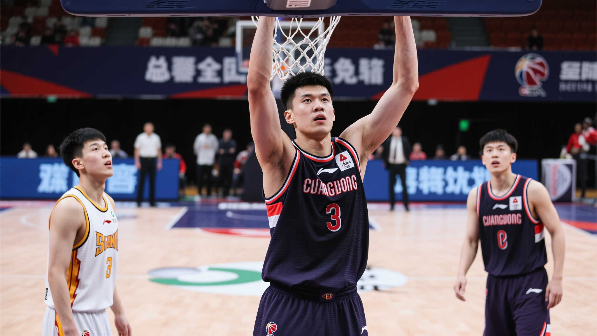 杨曦皓领衔!媒体披露三位新星计划冲击CBA选秀,状元之争悬念待揭 而另一边,不可忽视的是年轻运动健将——全面发展的内